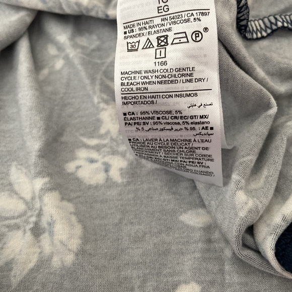 Womens Old Navy "Luxe" Short Sleeve Tee XL Navy Floral - Picture 6 of 6